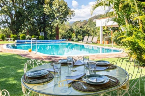 Increible casa con alberca, billar, fut, voleibol, cocinera incluida